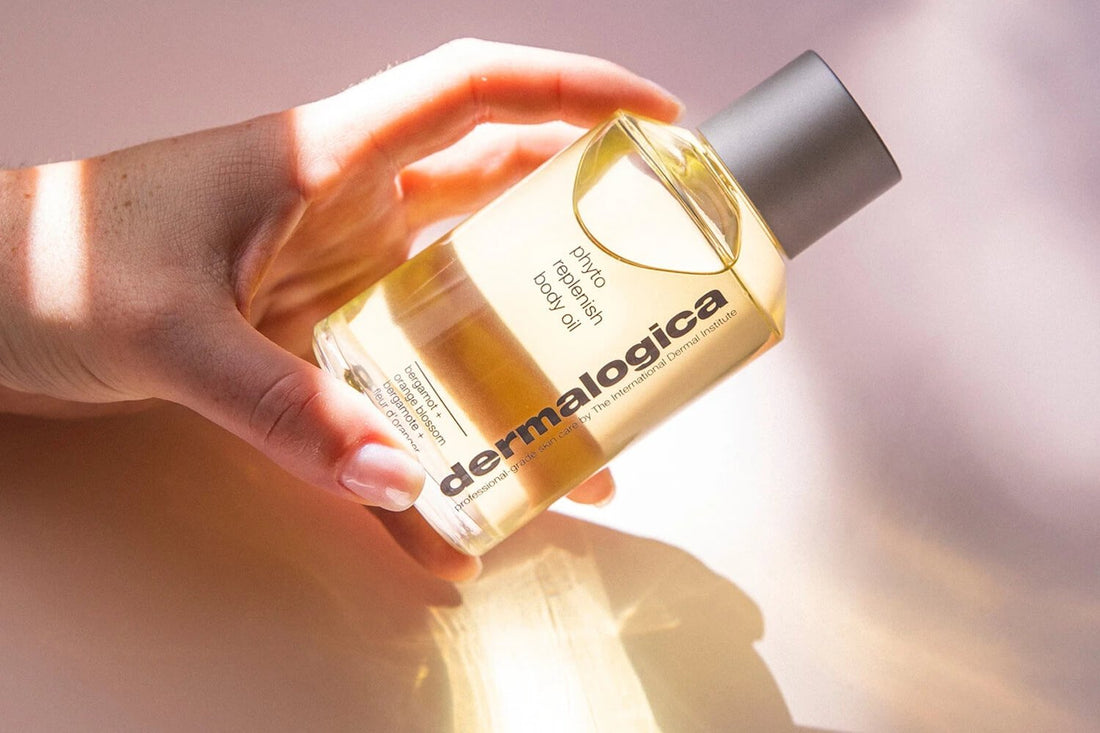 phyto replenish body oil in hand